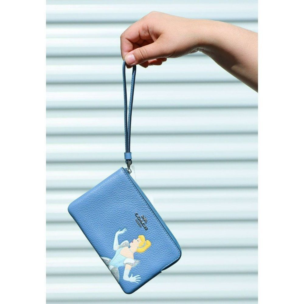 NWT Coach CINDERELLA Corner Zip Wristlet Pouch